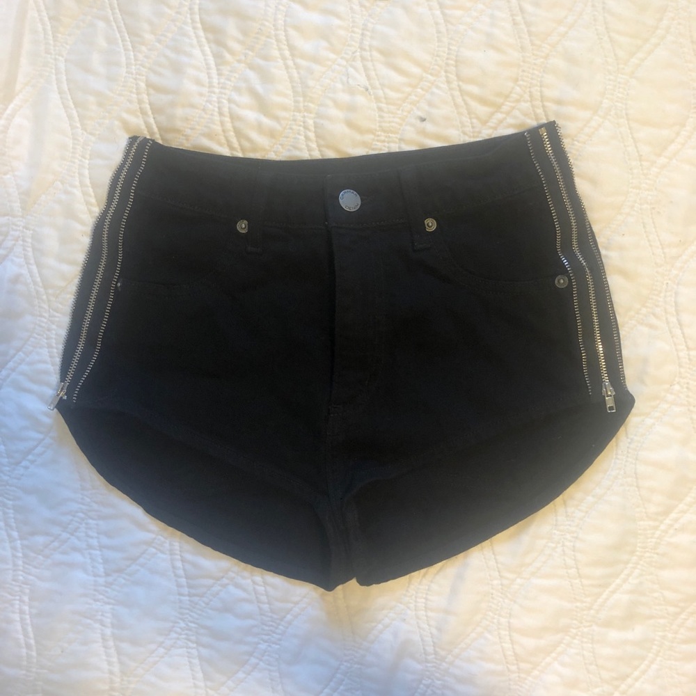 CARMAR black zipper high rise shorts